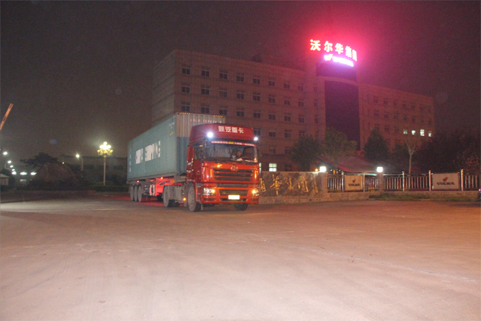 沃爾華集團(tuán)2兩臺挖掘機(jī)順利出口馬來西亞