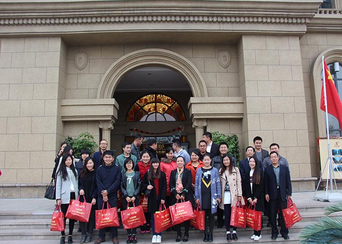 沃爾華集團2015上半年度電商總結(jié)表彰大會圓滿舉行