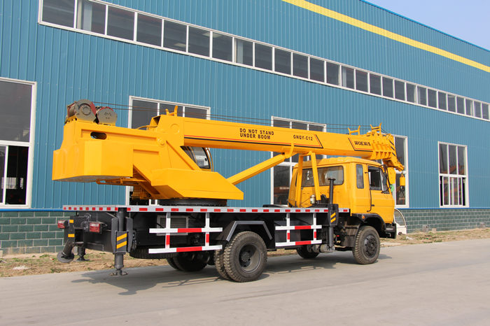 沃爾華集團(tuán)2臺(tái)汽車起重機(jī)順利出口坦桑尼亞