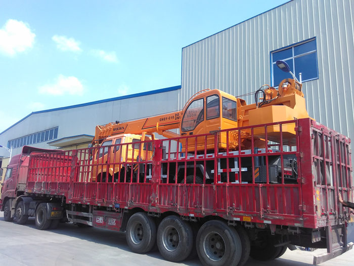 沃爾華集團(tuán)2臺(tái)汽車起重機(jī)順利出口坦桑尼亞