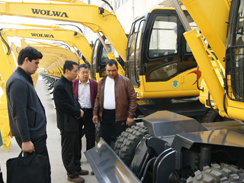 沃爾華集團(tuán)外貿(mào)部創(chuàng)佳績(jī)——收獲工程機(jī)械2014年雙單