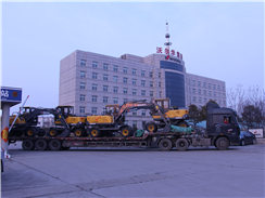 新春開門紅！沃爾華集團一批挖掘機順利發(fā)車