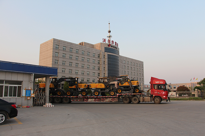 沃爾華一批新款輪式挖掘機發(fā)往華東市場