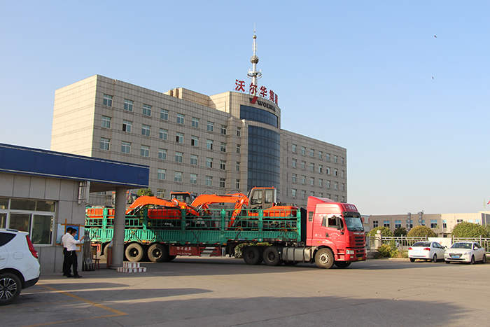 沃爾華一批新款輪式挖掘機發(fā)往北方地區(qū)