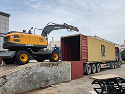 沃爾華集團2臺輪式挖掘機出口南美地區(qū)